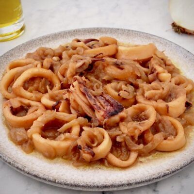 calamares encebollados