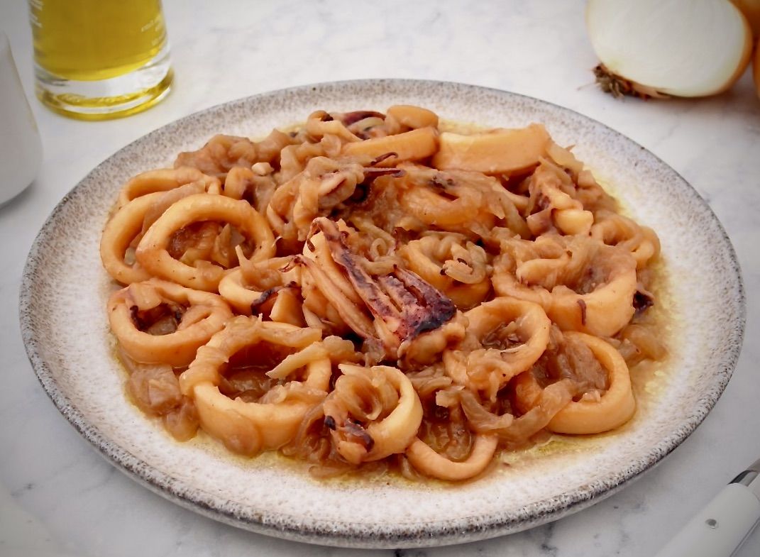 CALAMARES encebollados