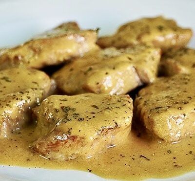 SOLOMILLO DE PAVO EN SALSA DE AJOS